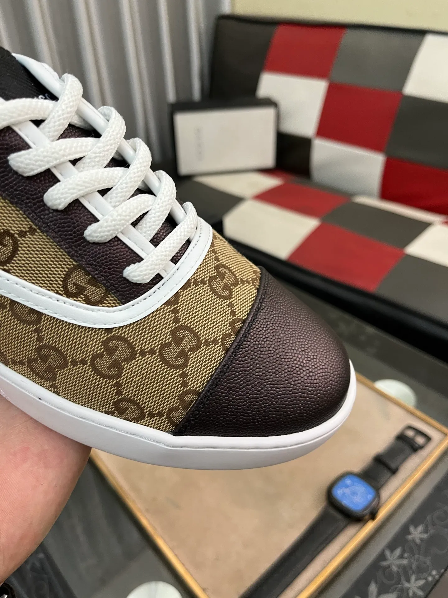 Men's shoes💰400⌚️⌚️[GUCCI] Gucci men's casual shoes are absolutely popular🔥The ultimate matching item for trendy men! The charm of super texture is unstoppable. This is the main recommendation. The upper is made of high-quality cowhide, with pig lining feet and wear-resistant rubber sole. It is noble and elegant! Extremely comfortable🎁🎁You can be as handsome as you want💪 Available in sizes 38-44 and 4️⃣colors available